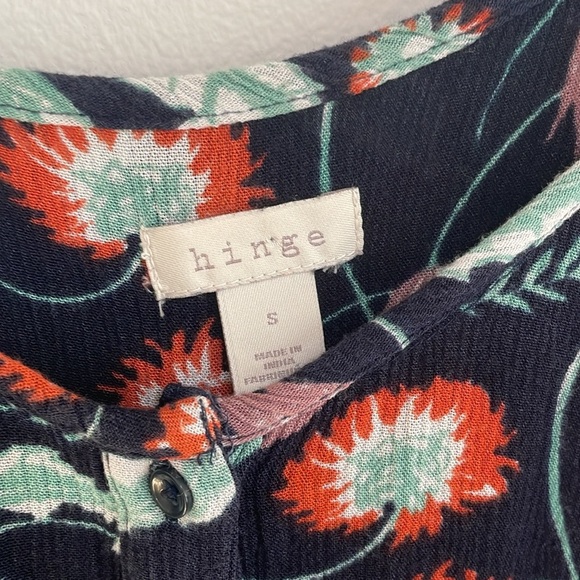 Hinge Nordstrom Navy Floral Romper Size Small With Pockets - Picture 2 of 7